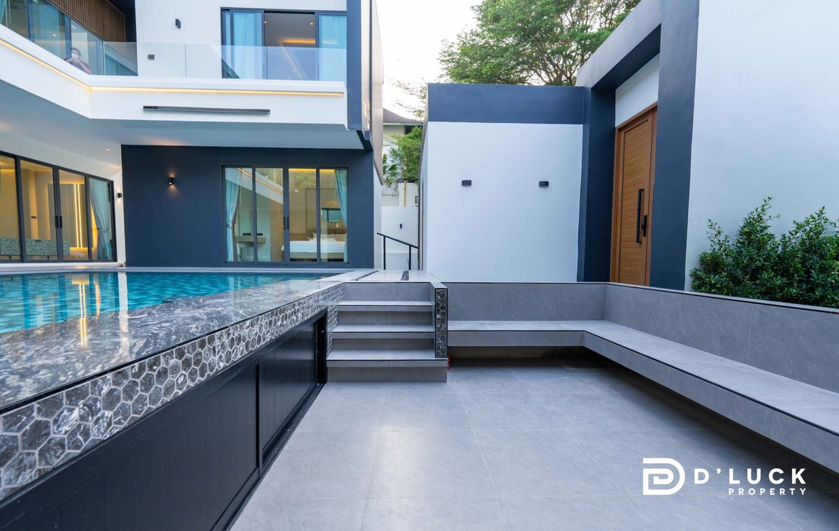 Pattaya, Bangsaen, Chonburi : Selling and renting a house, Pool Villa near the Sea of ​​Jomtien, ready to stay in 7 bedrooms