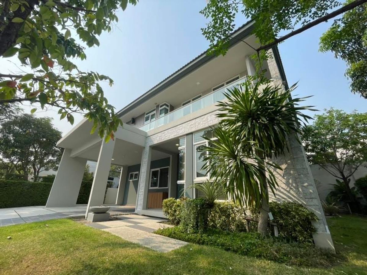 For RentHouseLadkrabang, Suwannaphum Airport : Rent a detached house   New village project Manthana Bangna-Ring Road (Ramkhamhaeng 2) 🏡 Area 75.5 square wah 🔸4 Bedroom 5 Bathrooms 🔸 1 Housewife 1 Bathroom Intersection 🔸 1 living room 🛖 Usable area 222 square meters