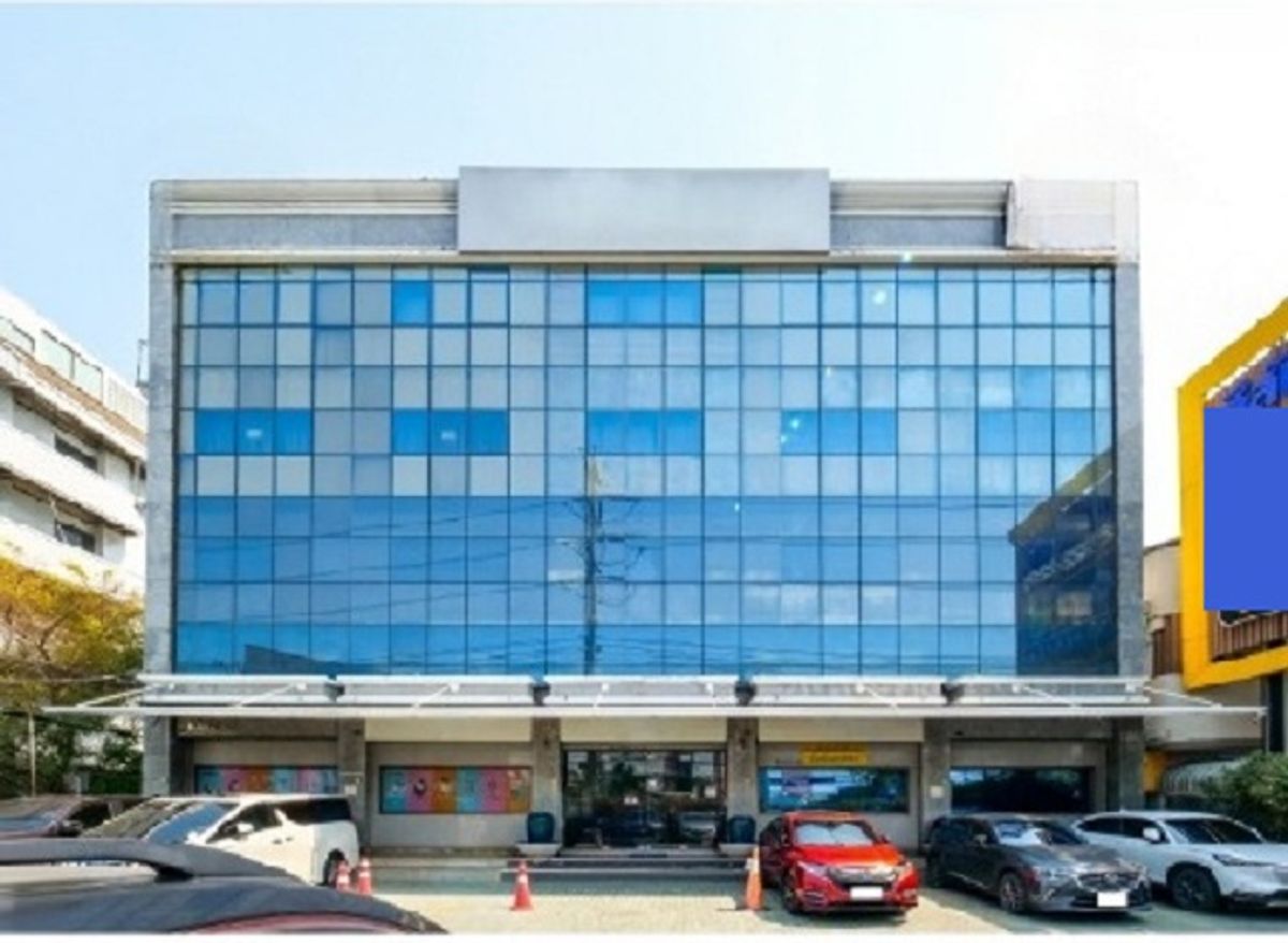 For RentOfficeSilom, Saladaeng, Bangrak : Robinson Srinakarin 700 m. For rent, office building, 4th floor, 5 booths, MRT Sri Nuch 1.1 km. 199 sq.w. 1,859 sq.m. 11 sleeping 7 water