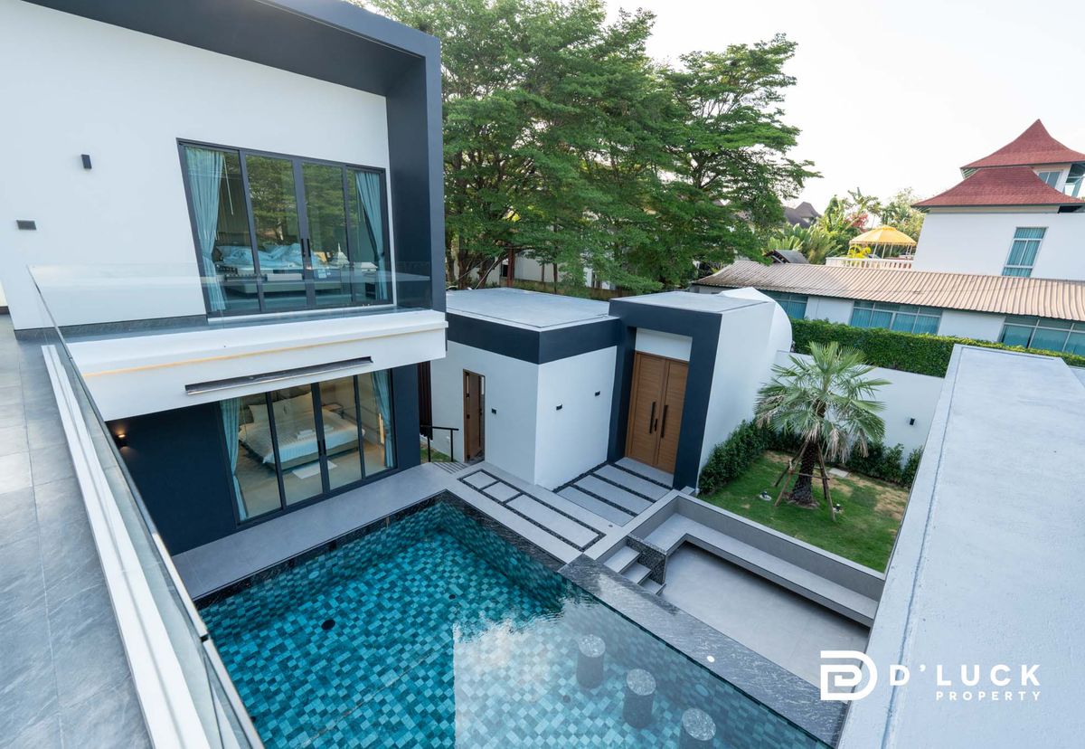 Pattaya, Bangsaen, Chonburi : Selling and renting a house, Pool Villa near the Sea of ​​Jomtien, ready to stay in 7 bedrooms