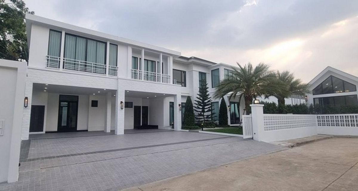 For SaleHouseLadkrabang, Suwannaphum Airport : Luxurious single house for sale behind the Perfect Masterpiece corner, Sukhumvit 77, Wattana District, Bangkok.