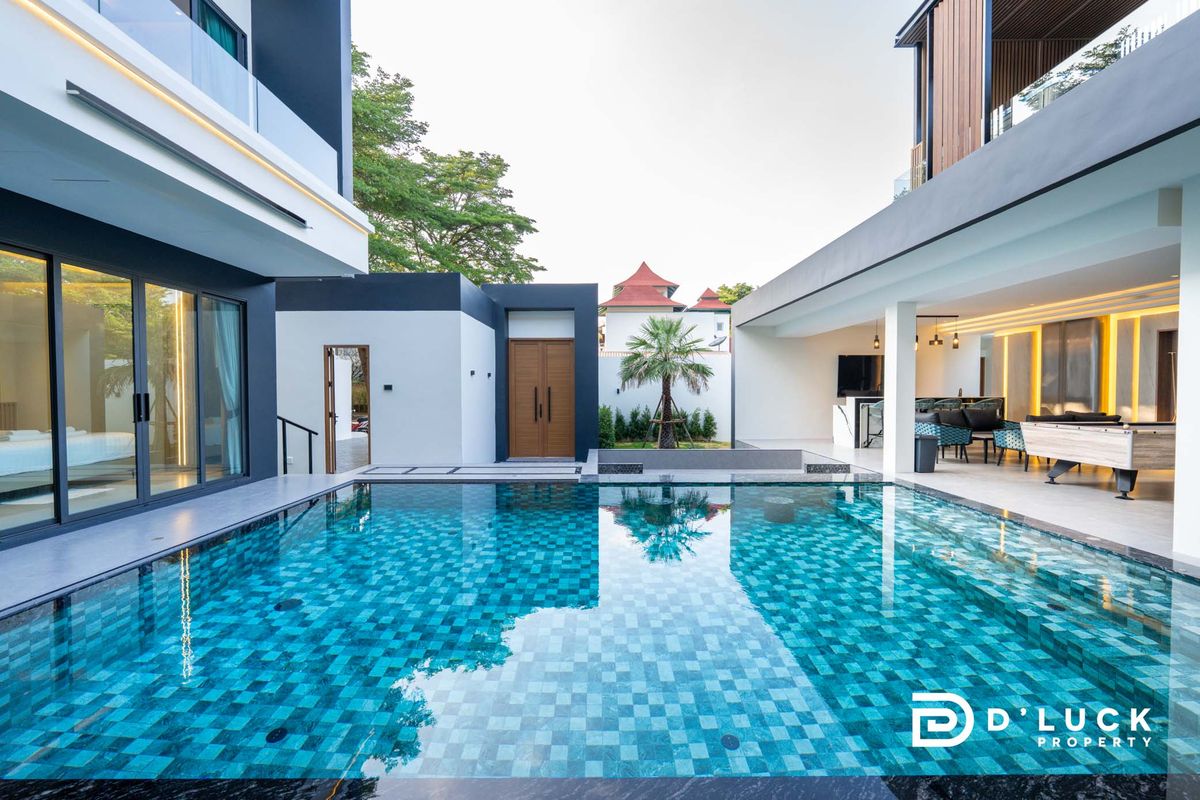 Pattaya, Bangsaen, Chonburi : Selling and renting a house, Pool Villa near the Sea of ​​Jomtien, ready to stay in 7 bedrooms