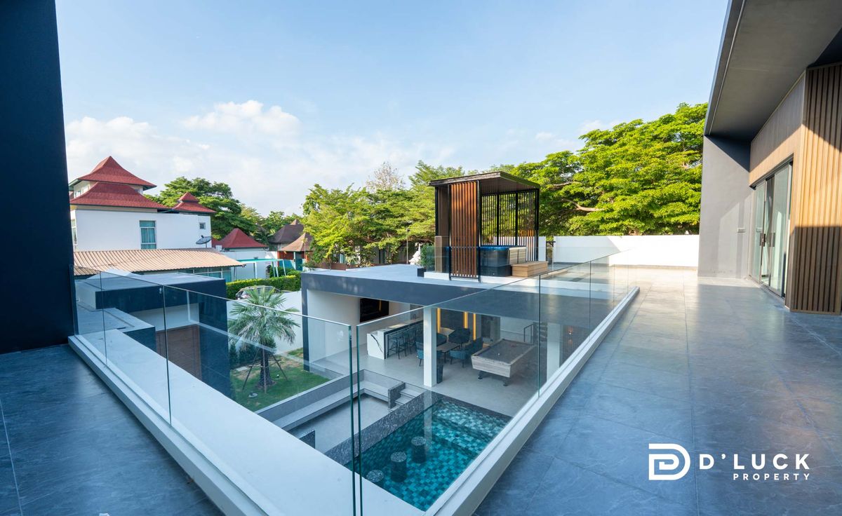 Pattaya, Bangsaen, Chonburi : Selling and renting a house, Pool Villa near the Sea of ​​Jomtien, ready to stay in 7 bedrooms