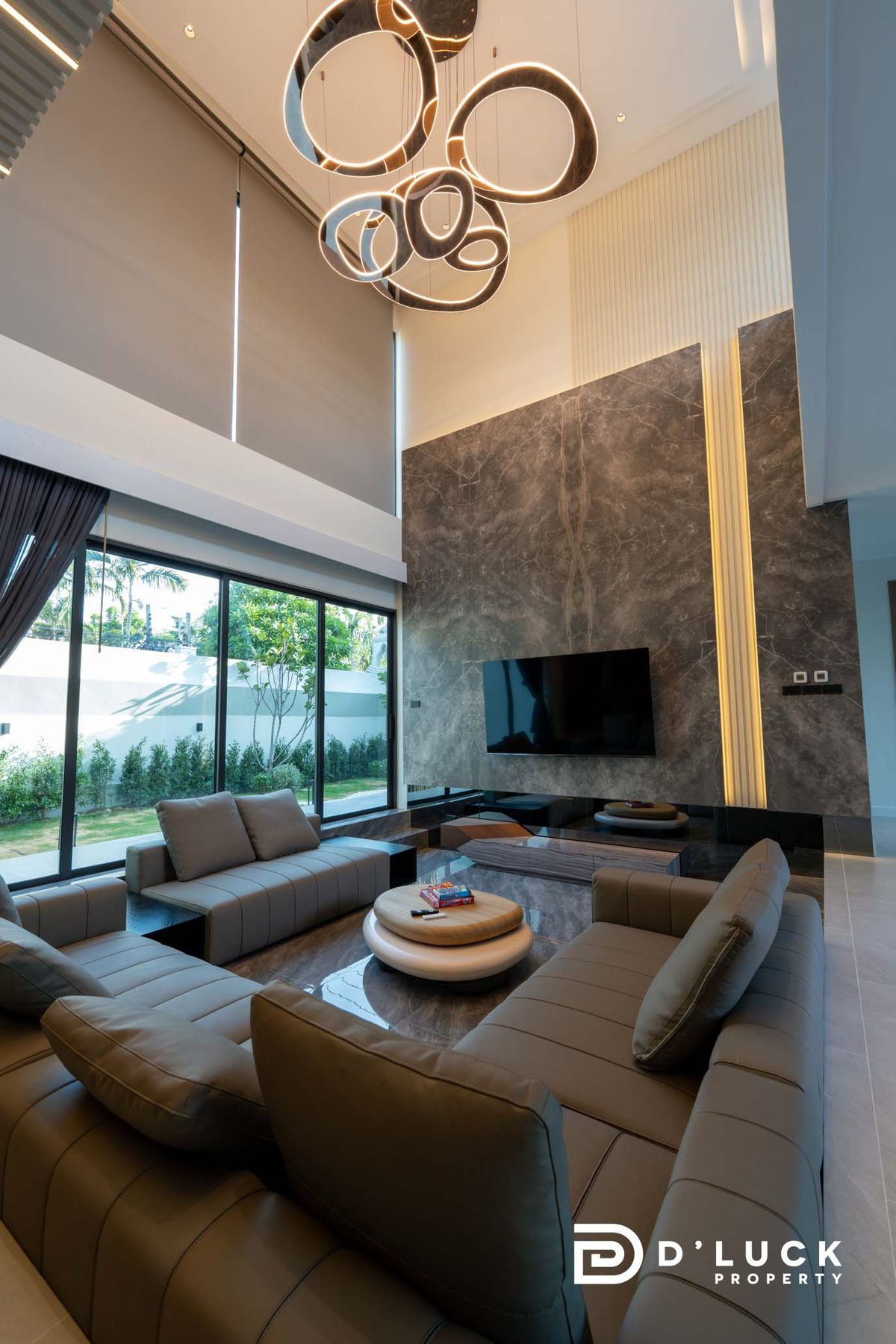 Pattaya, Bangsaen, Chonburi : Selling and renting a house, Pool Villa near the Sea of ​​Jomtien, ready to stay in 7 bedrooms