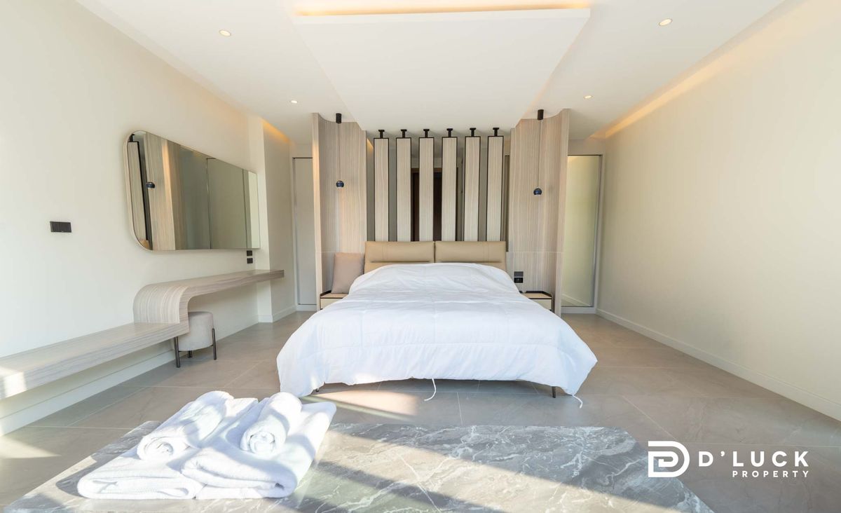 Pattaya, Bangsaen, Chonburi : Selling and renting a house, Pool Villa near the Sea of ​​Jomtien, ready to stay in 7 bedrooms