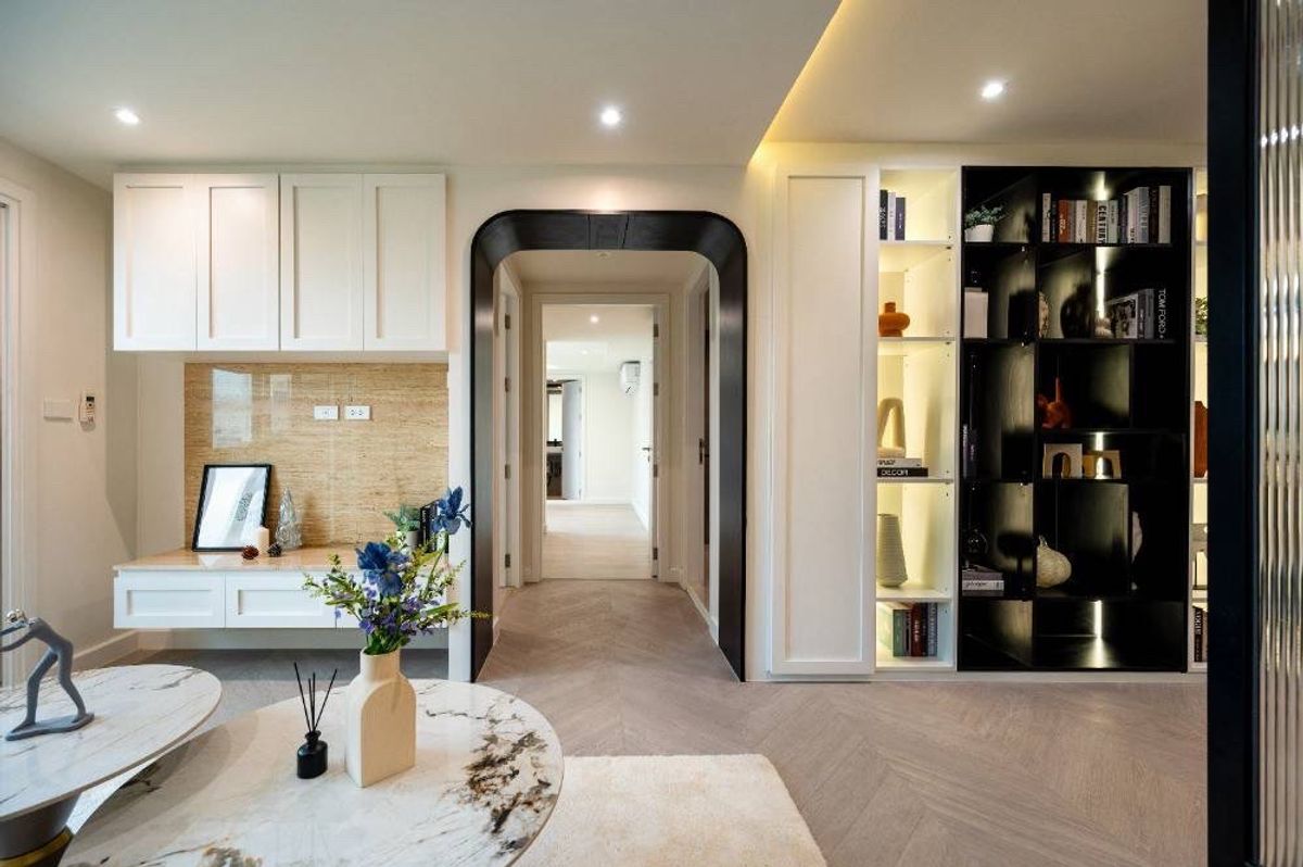 ขายคอนโดสุขุมวิท อโศก ทองหล่อ : RENOVATED PET FRIENDLY CONDO FOR SALE EKKAMAI BTS 