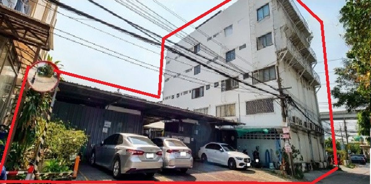 For RentOfficeSilom, Saladaeng, Bangrak : MRT Sri Nuch 1.1 km. Robinson Srinakarin 700 m. For rent, office building, 4th floor, 5 booths 198 sq.w. 1,850 sq.m. 11 beds, 7 water.