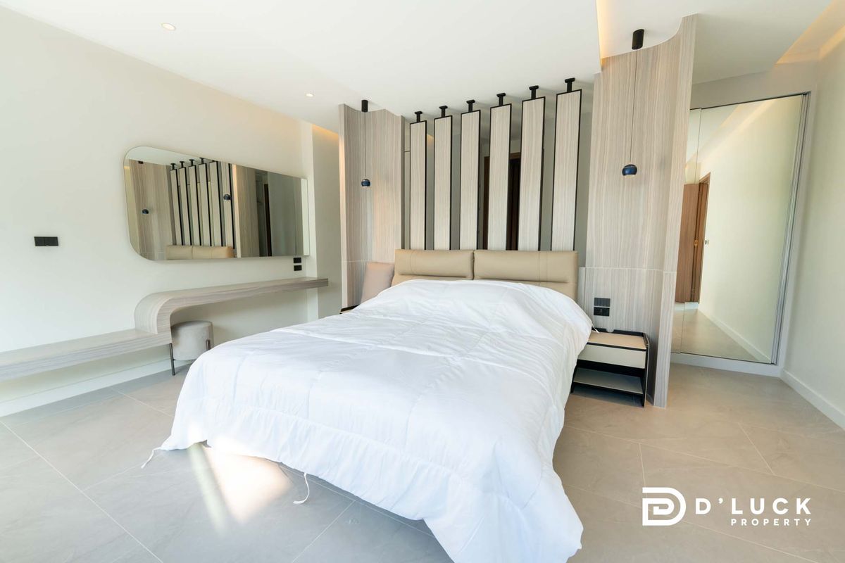 Pattaya, Bangsaen, Chonburi : Selling and renting a house, Pool Villa near the Sea of ​​Jomtien, ready to stay in 7 bedrooms