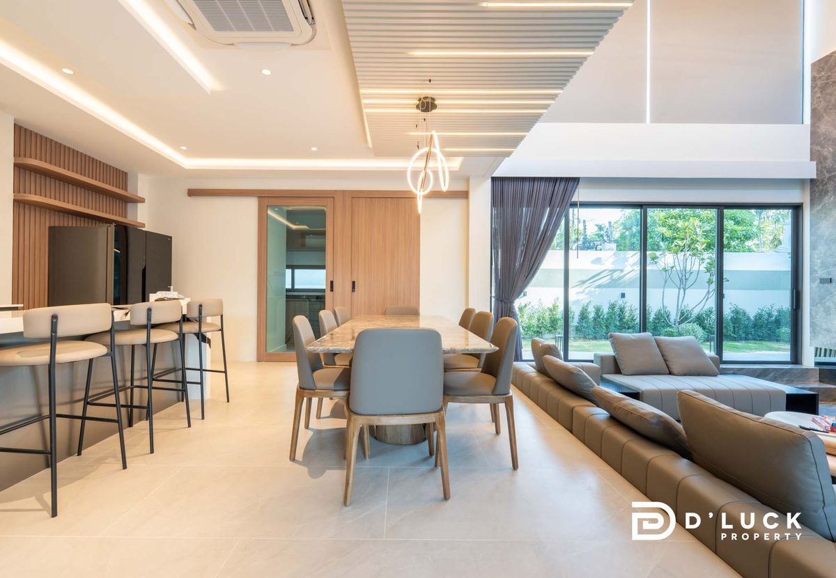 Pattaya, Bangsaen, Chonburi : Selling and renting a house, Pool Villa near the Sea of ​​Jomtien, ready to stay in 7 bedrooms