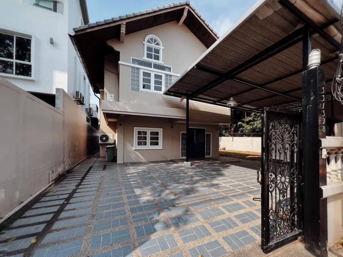 ขายบ้านบางนา แบริ่ง ลาซาล : 🔥 [ ขายด่วน ] บ้านเดี่ยว 2 ชั้น [ 5 ห้องนอน 4 ห้องน้ำ ]  หมู่บ้านบางนาวิลล่า บางนาตราด 39 พร้อมที่ดินกว้าง ใกล้ห้าง Central, Mega Bangna, Index และ ร.ร.นานาชาติ 3 โรงเรียน - เงียบสงบเป็นส่วนตัว พร้อมอยู่ เพียง 9.8 ล้าน!! 👍 LC0035