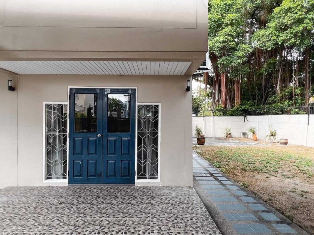 ขายบ้านบางนา แบริ่ง ลาซาล : 🔥 [ ขายด่วน ] บ้านเดี่ยว 2 ชั้น [ 5 ห้องนอน 4 ห้องน้ำ ]  หมู่บ้านบางนาวิลล่า บางนาตราด 39 พร้อมที่ดินกว้าง ใกล้ห้าง Central, Mega Bangna, Index และ ร.ร.นานาชาติ 3 โรงเรียน - เงียบสงบเป็นส่วนตัว พร้อมอยู่ เพียง 8 ล้าน!! 👍 LC0035