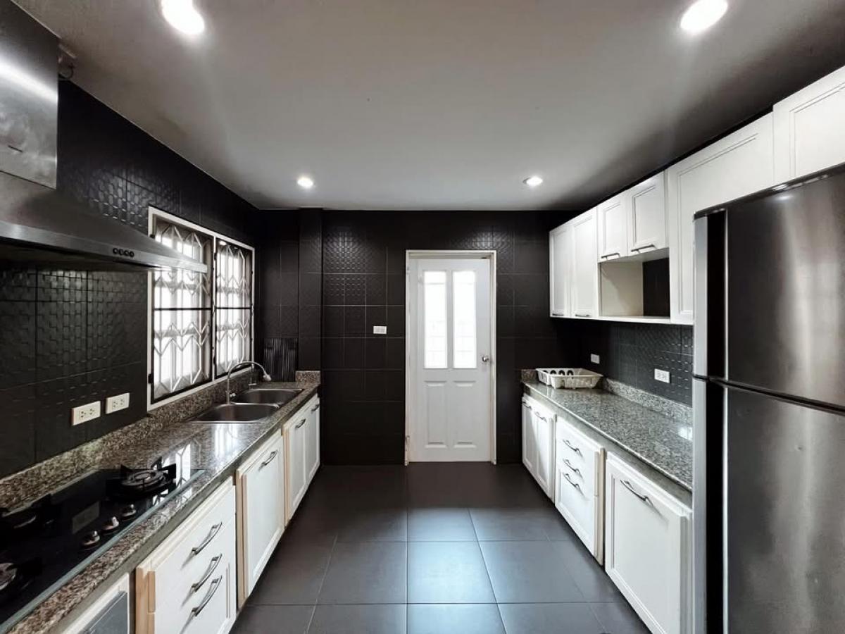 ขายบ้านบางนา แบริ่ง ลาซาล : 🔥 [ ขายด่วน ] บ้านเดี่ยว 2 ชั้น [ 5 ห้องนอน 4 ห้องน้ำ ]  หมู่บ้านบางนาวิลล่า บางนาตราด 39 พร้อมที่ดินกว้าง ใกล้ห้าง Central, Mega Bangna, Index และ ร.ร.นานาชาติ 3 โรงเรียน - เงียบสงบเป็นส่วนตัว พร้อมอยู่ เพียง 8 ล้าน!! 👍 LC0035