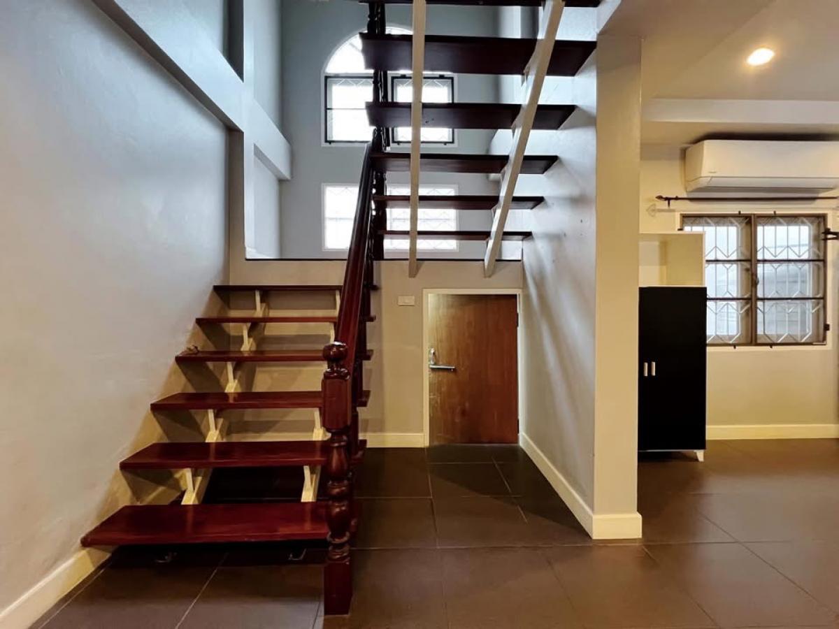 ขายบ้านบางนา แบริ่ง ลาซาล : 🔥 [ ขายด่วน ] บ้านเดี่ยว 2 ชั้น [ 5 ห้องนอน 4 ห้องน้ำ ]  หมู่บ้านบางนาวิลล่า บางนาตราด 39 พร้อมที่ดินกว้าง ใกล้ห้าง Central, Mega Bangna, Index และ ร.ร.นานาชาติ 3 โรงเรียน - เงียบสงบเป็นส่วนตัว พร้อมอยู่ เพียง 8 ล้าน!! 👍 LC0035