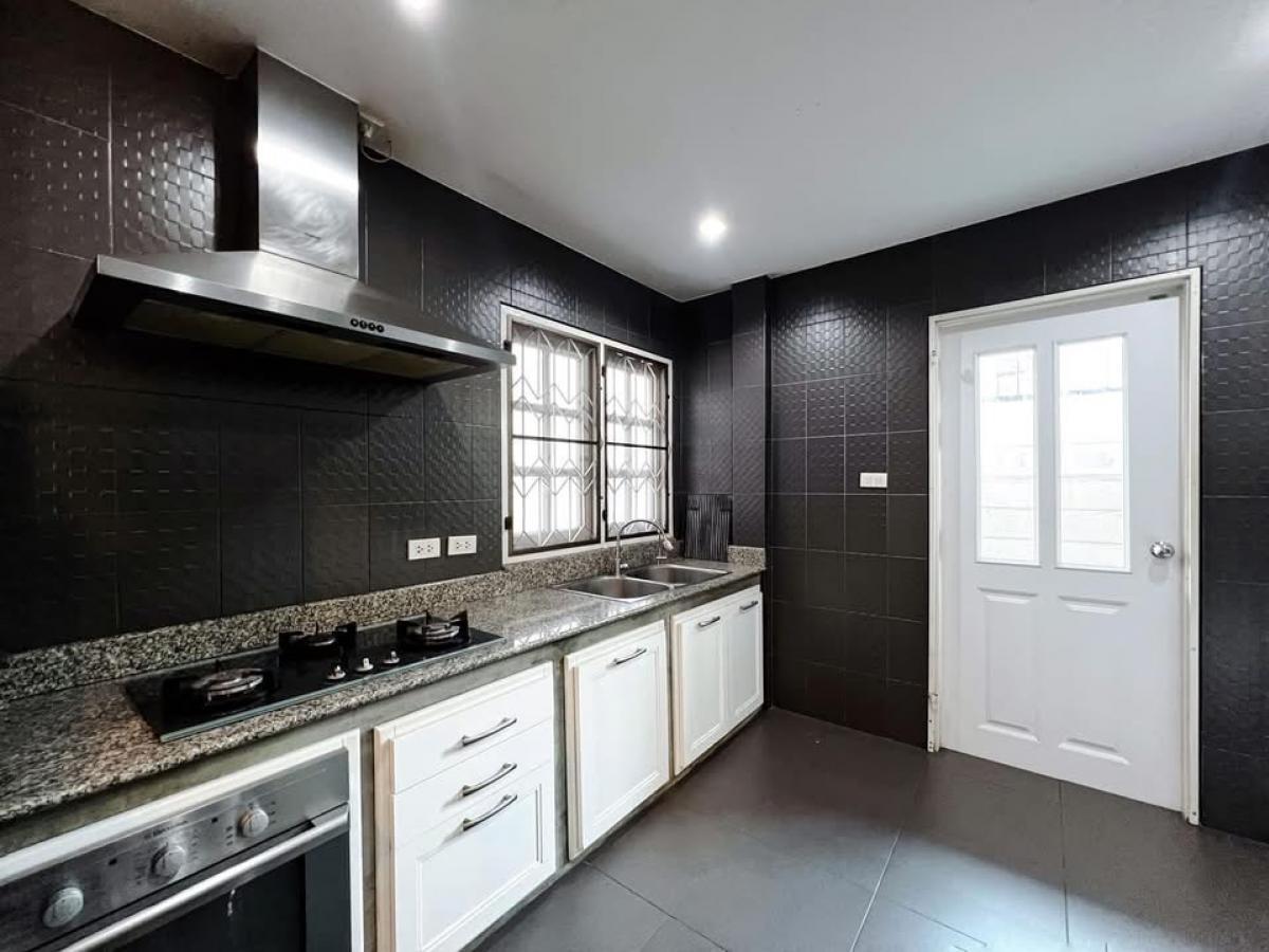 ขายบ้านบางนา แบริ่ง ลาซาล : 🔥 [ ขายด่วน ] บ้านเดี่ยว 2 ชั้น [ 5 ห้องนอน 4 ห้องน้ำ ]  หมู่บ้านบางนาวิลล่า บางนาตราด 39 พร้อมที่ดินกว้าง ใกล้ห้าง Central, Mega Bangna, Index และ ร.ร.นานาชาติ 3 โรงเรียน - เงียบสงบเป็นส่วนตัว พร้อมอยู่ เพียง 8 ล้าน!! 👍 LC0035