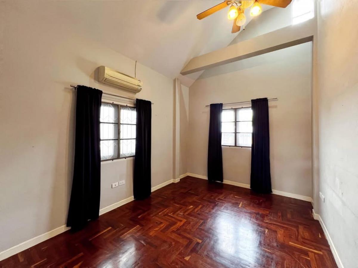 ขายบ้านบางนา แบริ่ง ลาซาล : 🔥 [ ขายด่วน ] บ้านเดี่ยว 2 ชั้น [ 5 ห้องนอน 4 ห้องน้ำ ]  หมู่บ้านบางนาวิลล่า บางนาตราด 39 พร้อมที่ดินกว้าง ใกล้ห้าง Central, Mega Bangna, Index และ ร.ร.นานาชาติ 3 โรงเรียน - เงียบสงบเป็นส่วนตัว พร้อมอยู่ เพียง 8 ล้าน!! 👍 LC0035