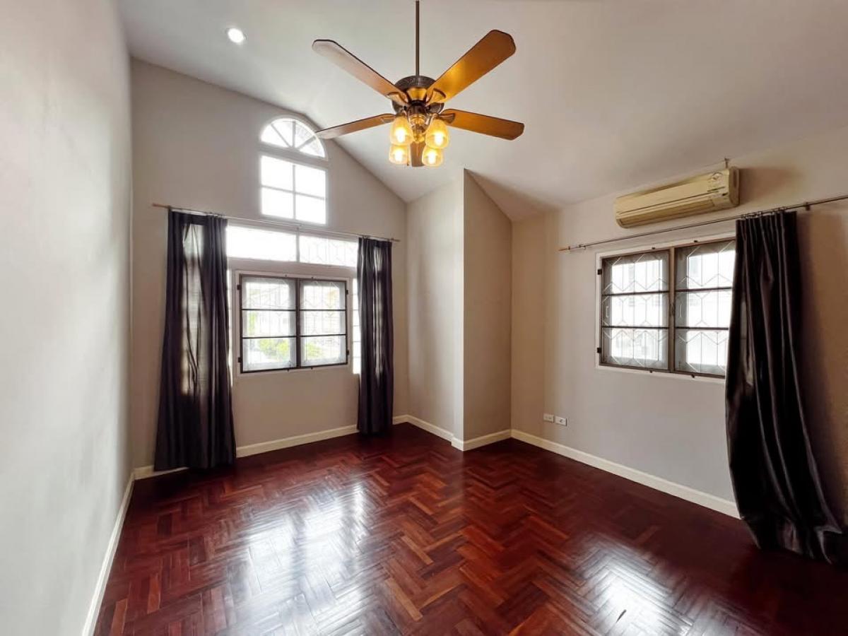 ขายบ้านบางนา แบริ่ง ลาซาล : 🔥 [ ขายด่วน ] บ้านเดี่ยว 2 ชั้น [ 5 ห้องนอน 4 ห้องน้ำ ]  หมู่บ้านบางนาวิลล่า บางนาตราด 39 พร้อมที่ดินกว้าง ใกล้ห้าง Central, Mega Bangna, Index และ ร.ร.นานาชาติ 3 โรงเรียน - เงียบสงบเป็นส่วนตัว พร้อมอยู่ เพียง 8 ล้าน!! 👍 LC0035