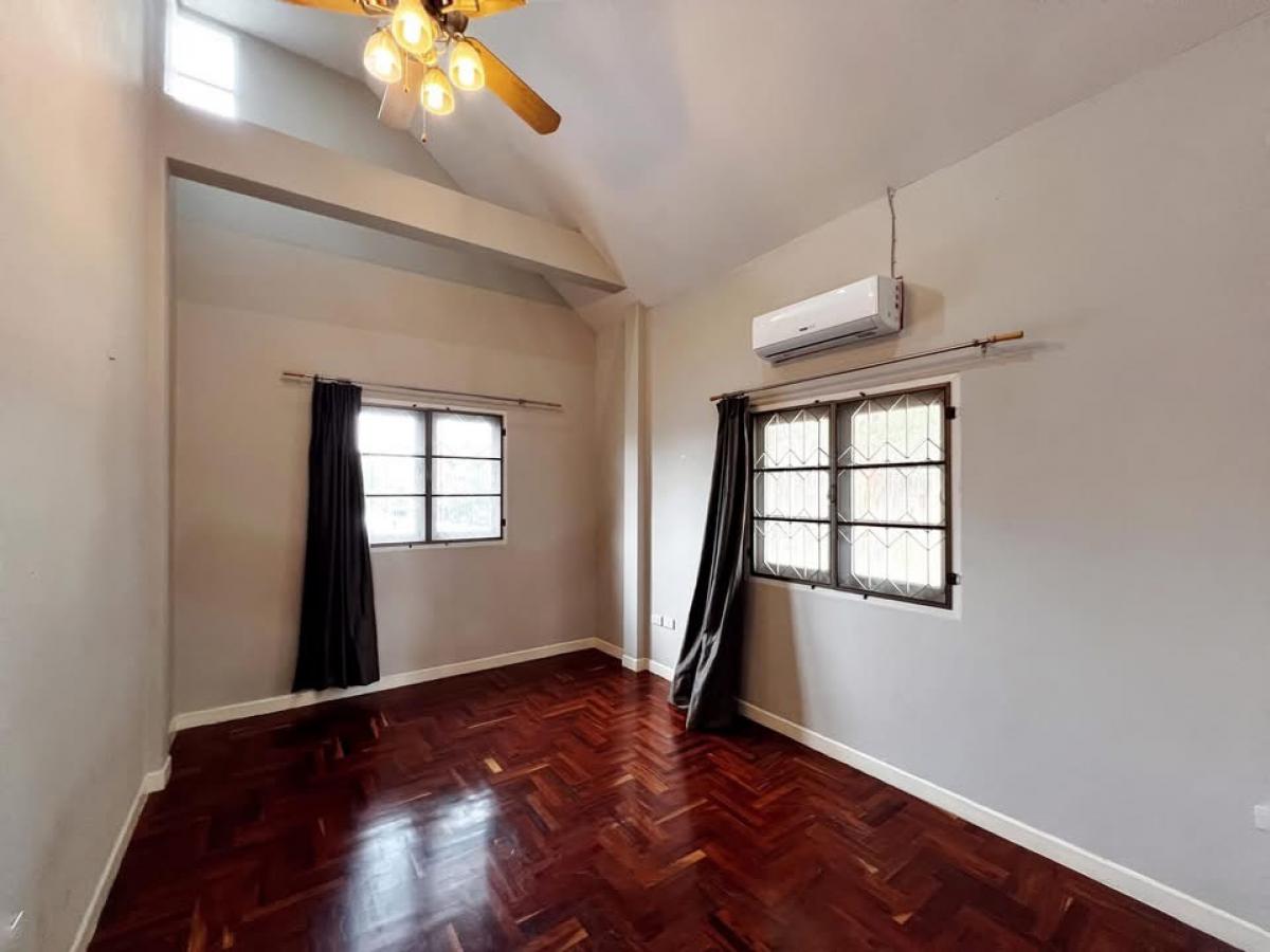 ขายบ้านบางนา แบริ่ง ลาซาล : 🔥 [ ขายด่วน ] บ้านเดี่ยว 2 ชั้น [ 5 ห้องนอน 4 ห้องน้ำ ]  หมู่บ้านบางนาวิลล่า บางนาตราด 39 พร้อมที่ดินกว้าง ใกล้ห้าง Central, Mega Bangna, Index และ ร.ร.นานาชาติ 3 โรงเรียน - เงียบสงบเป็นส่วนตัว พร้อมอยู่ เพียง 8 ล้าน!! 👍 LC0035