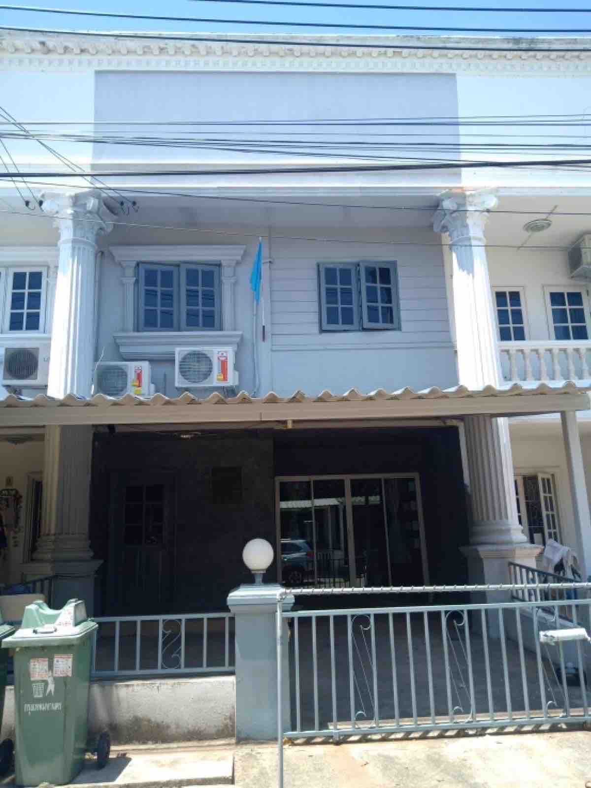 ให้เช่าบ้านพัฒนาการ ศรีนครินทร์ : ให้เช่าหมู่บ้านสวนหลวงวิว 1 เฉลิมพระเกียรติ ร. 9 ซอย 28 แยก3 ทาวเฮาส์ 2 ชั้น 22 ตรว3ห้องนอน 2 น้ำ 1 ห้องครัว แอร์ 4 เครื่อง  ขายราคา 2.7 ล -. ค่าโอนคนล่ะครึ่ง