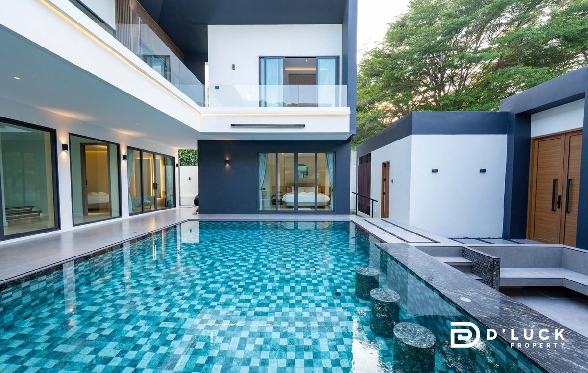 Pattaya, Bangsaen, Chonburi : Selling and renting a house, Pool Villa near the Sea of ​​Jomtien, ready to stay in 7 bedrooms