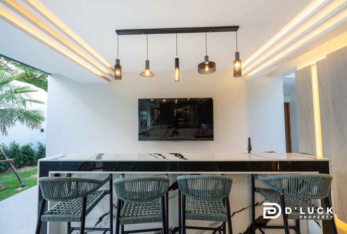 Pattaya, Bangsaen, Chonburi : Selling and renting a house, Pool Villa near the Sea of ​​Jomtien, ready to stay in 7 bedrooms