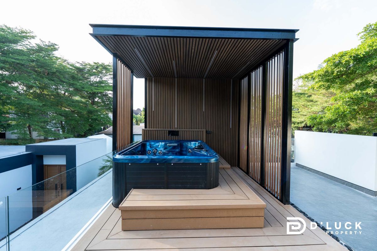 Pattaya, Bangsaen, Chonburi : Selling and renting a house, Pool Villa near the Sea of ​​Jomtien, ready to stay in 7 bedrooms