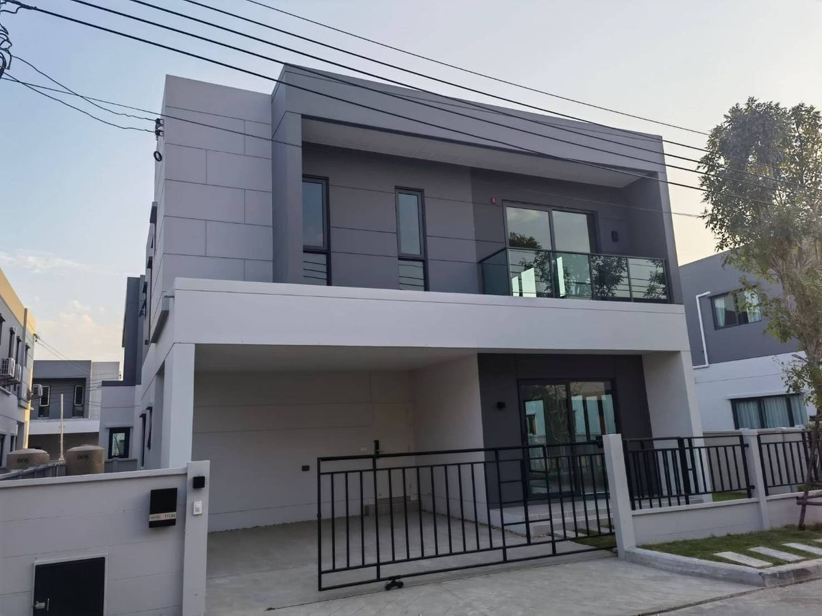 ให้เช่าบ้านบางนา แบริ่ง ลาซาล : Centro Bangna - Luxury single house, Ready to move in