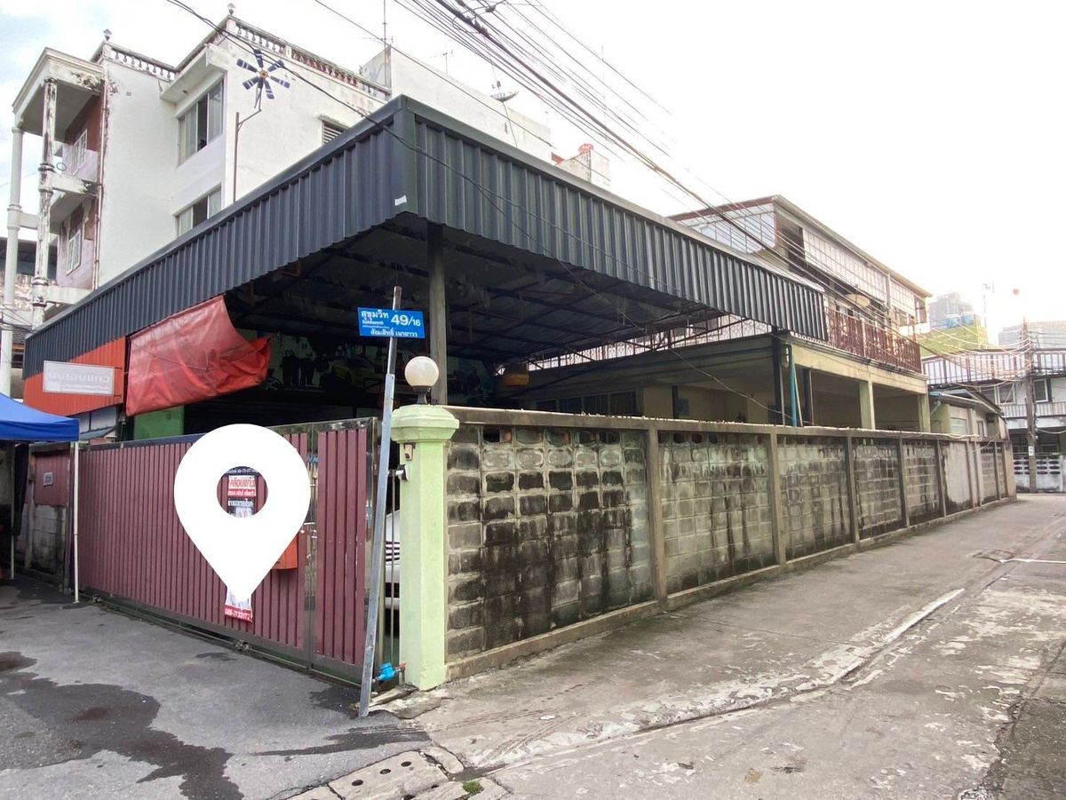 For SaleLandRama9, Petchburi, RCA : House and land for sale. Soi Sukhumvit49