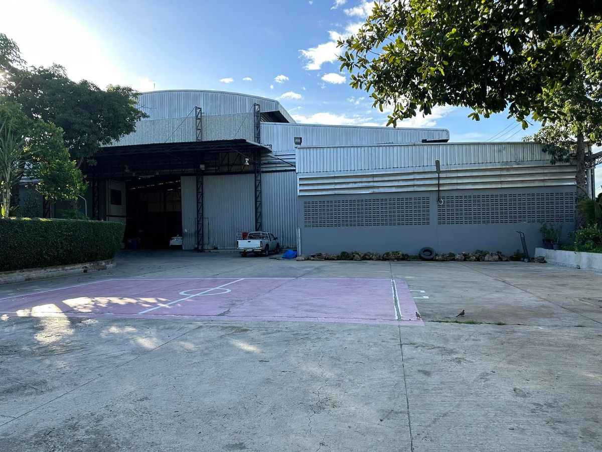 For RentWarehouseNonthaburi, Bang Yai, Bangbuathong : Warehouse with a 2-story office for rent in Bang Bua Thong-Nonthaburi area, near Central Westgate