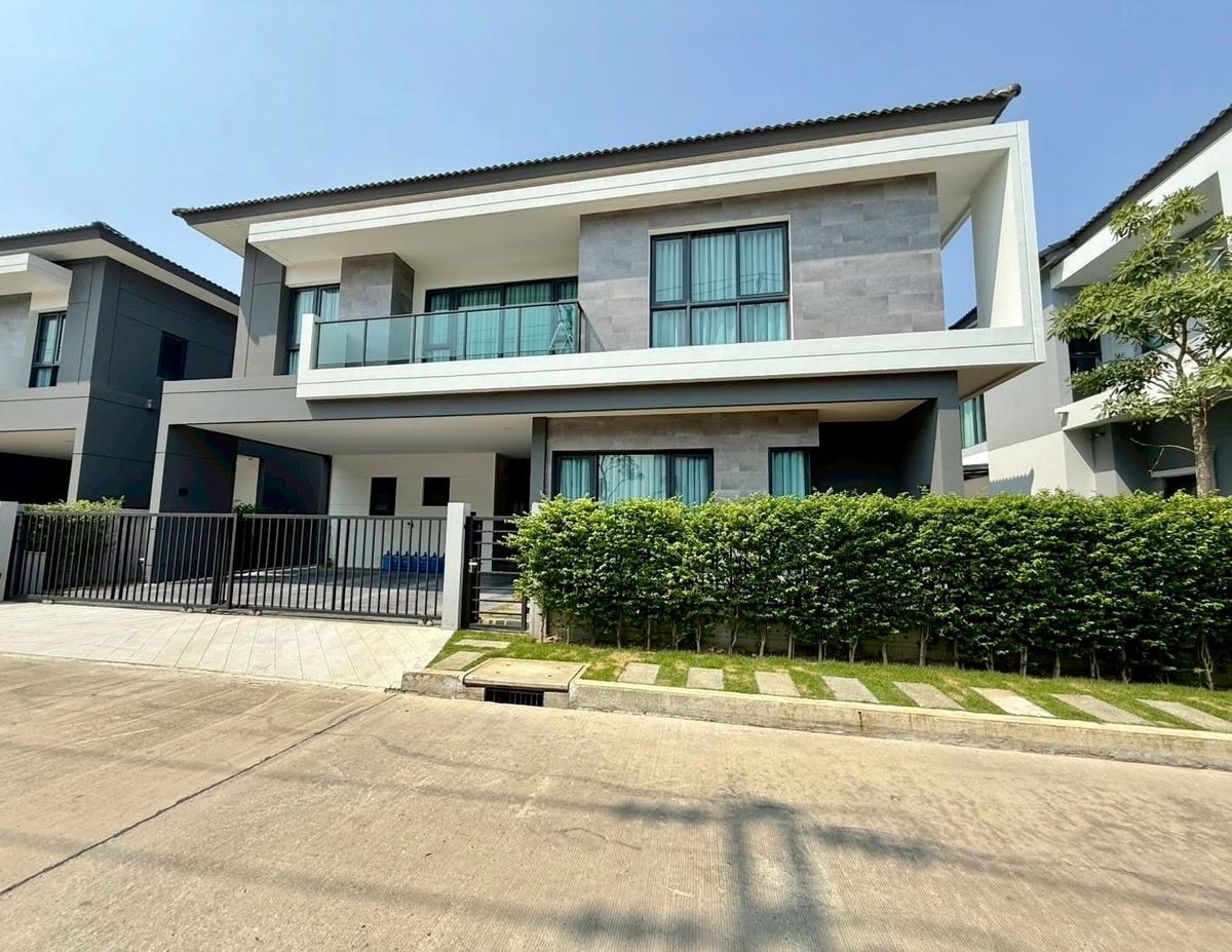 For RentHouseBangna, Bearing, Lasalle : 🌟For Rent: Detached House in The City Bangna. This detached house features 2 storeys with 4 bedrooms and 5 bathrooms.Fully furnished.💥Rental Fee: 160,000 THB/month.