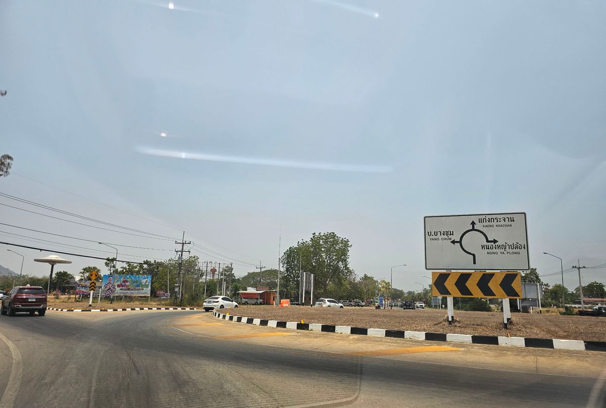 ขายที่ดินชะอำ เพชรบุรี : ขายที่ดิน 9 ไร่ 96 ตร.ว. วิวเขา ติดถนนหลวง พบ.4006 | แก่งกระจาน เพชรบุรี | ไร่ละ 800,000