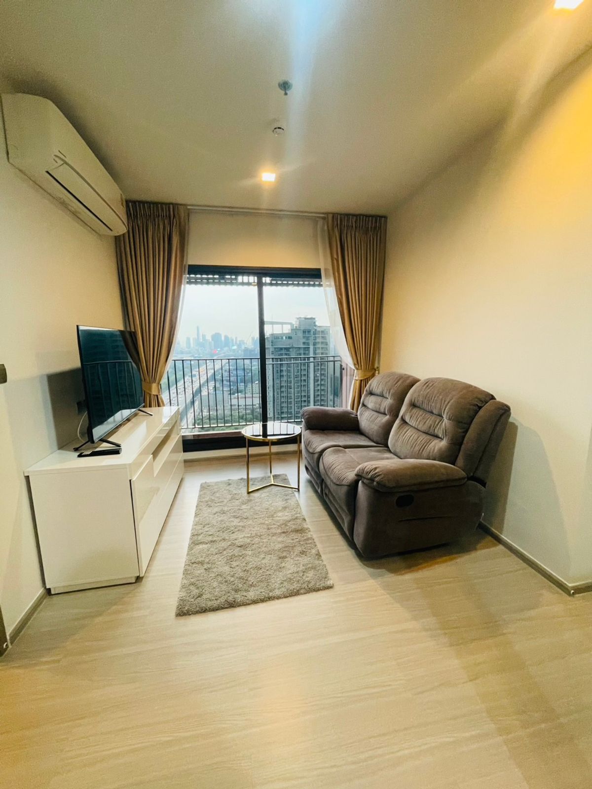 For RentCondoRama9, Petchburi, RCA : Life Asoke Hype Condo for Rent, Chaturathit Road, Makkasan Subdistrict, Ratchathewi District, Bangkok (Property Code TC2-159)