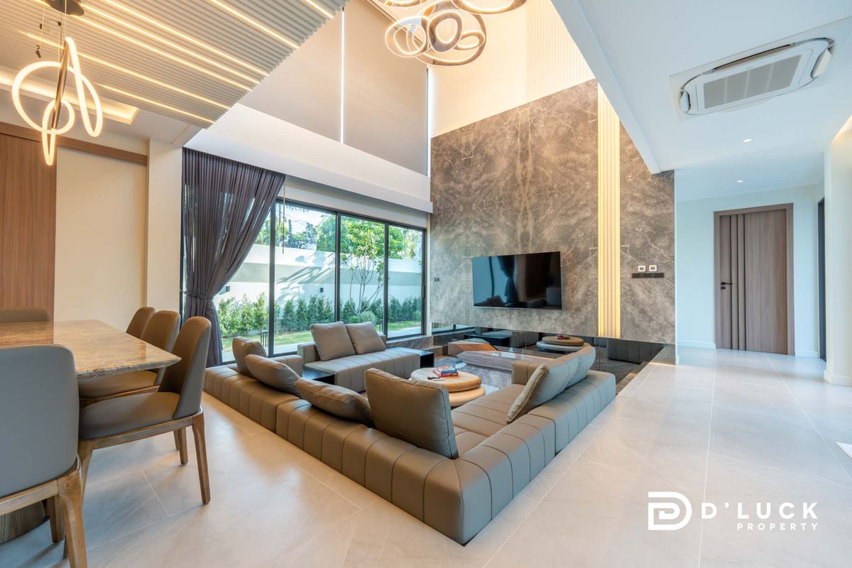 Pattaya, Bangsaen, Chonburi : Selling and renting a house, Pool Villa near the Sea of ​​Jomtien, ready to stay in 7 bedrooms