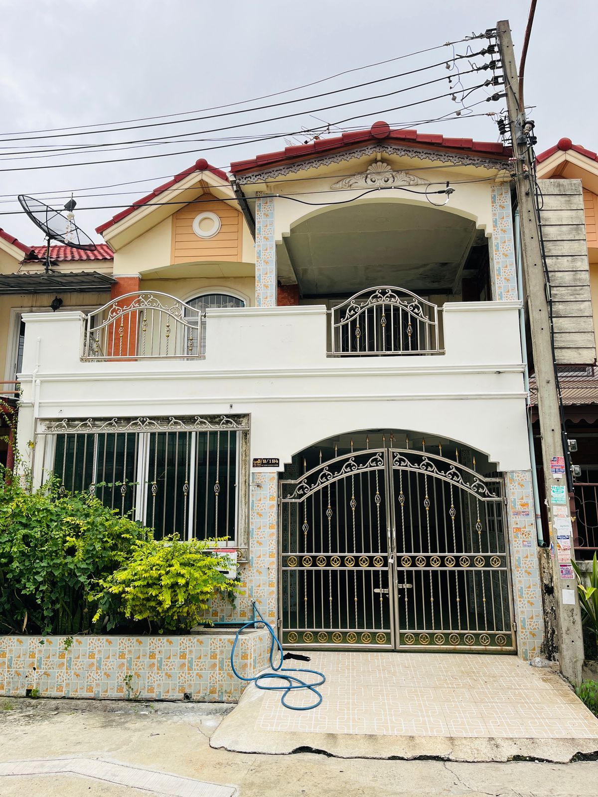 TownhomeNakhon Pathom : 2-story townhome with beautiful decorative furniture for rent in Sam Phran-Nakhon Pathom Near the elephant show and only 1.1 km crocodile farm