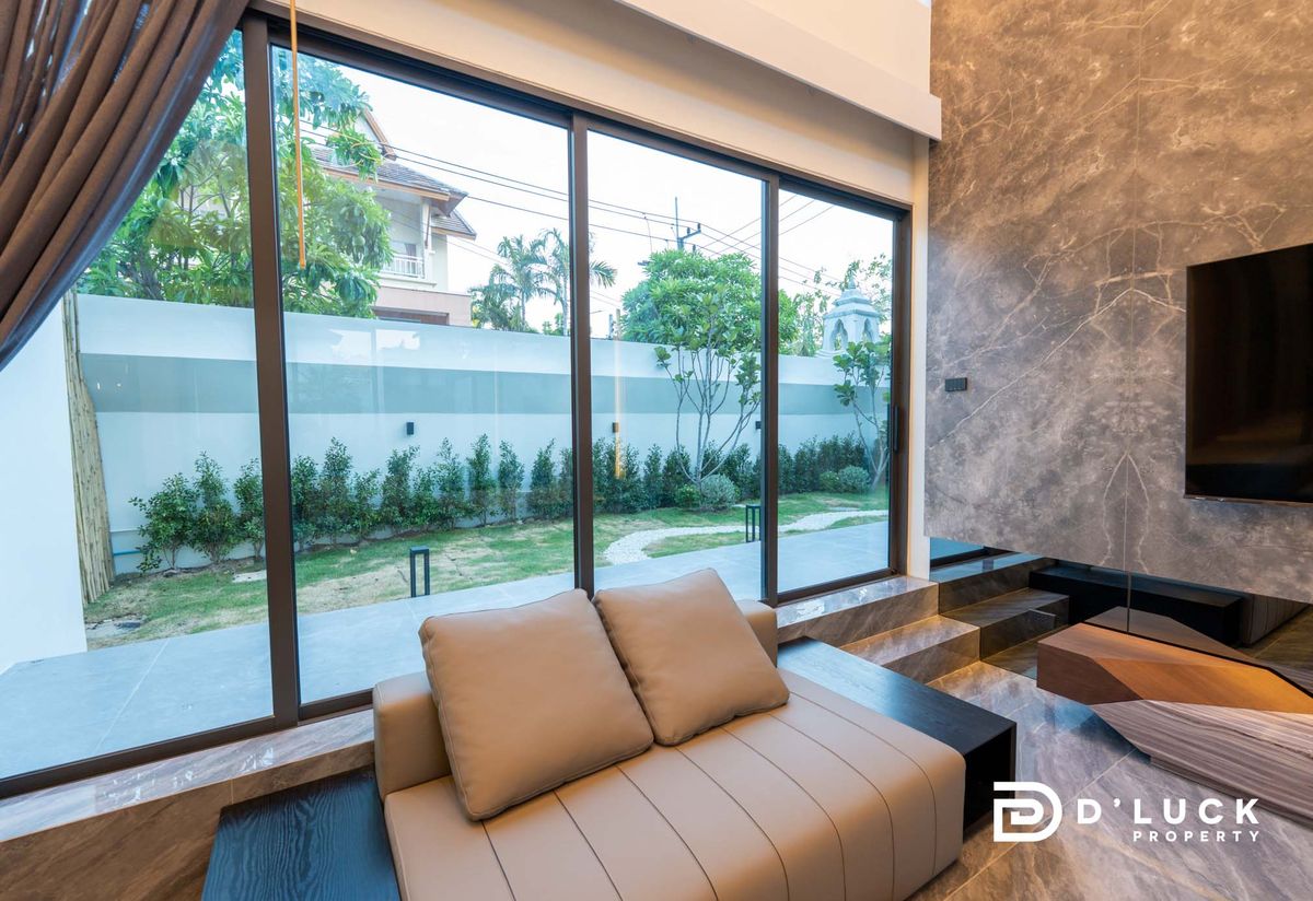 Pattaya, Bangsaen, Chonburi : Selling and renting a house, Pool Villa near the Sea of ​​Jomtien, ready to stay in 7 bedrooms