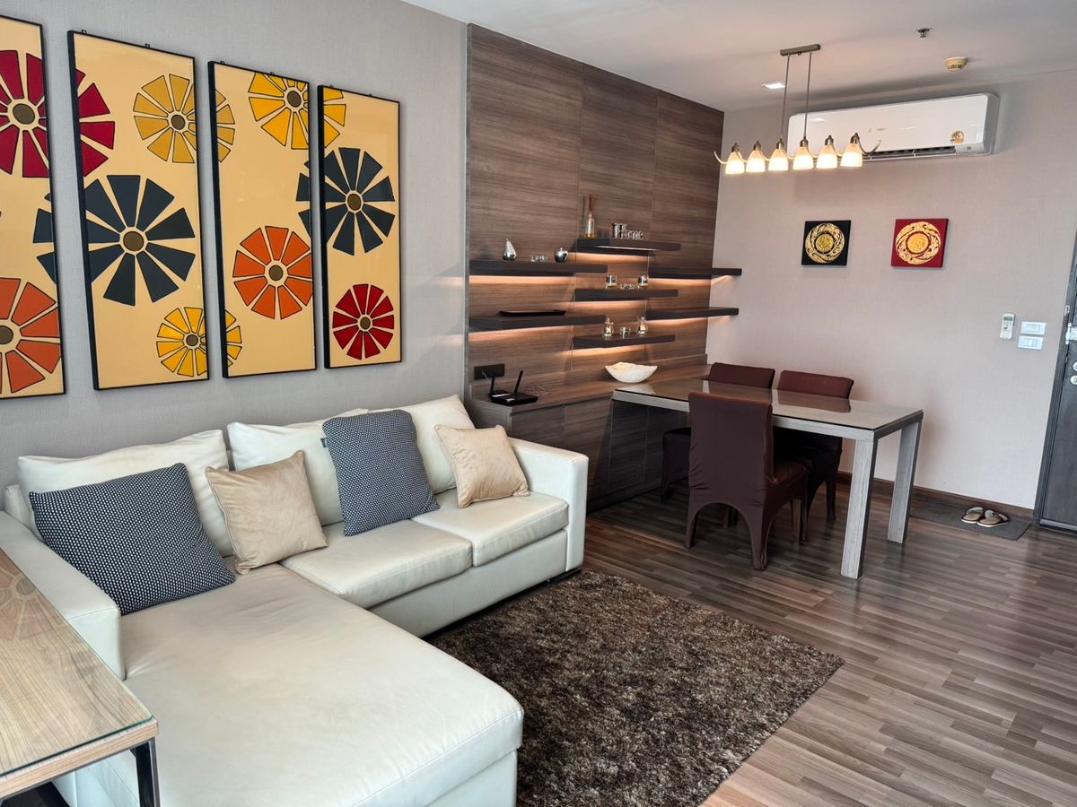 For RentCondoOnnut, Udomsuk : High floor 1 bed 1 bath 53 sqm condo at Sky Walk for rent 36,000THB per month, Sukhumvit Soi 71, Phra Khanong BTS station