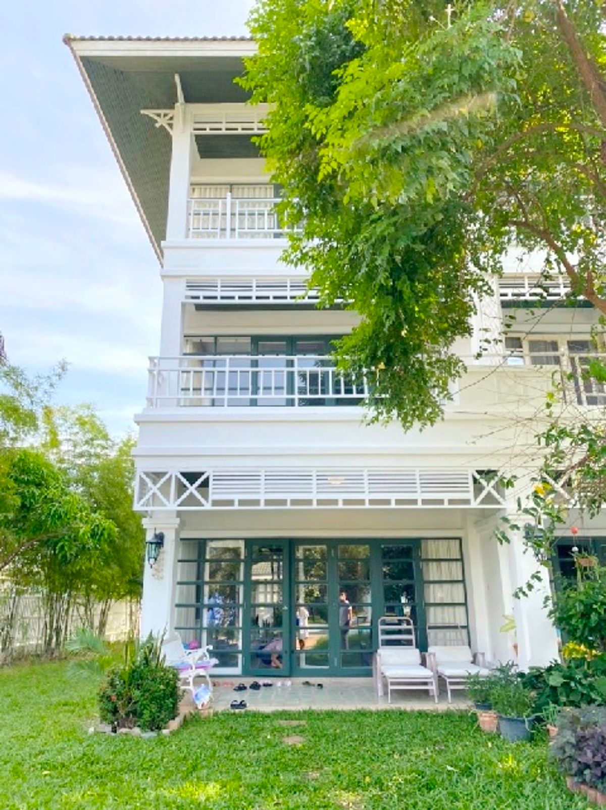 For RentTownhomeHuahin, Prachuap Khiri Khan, Pran Buri : Wang Klai Kangwon Swimming Pool View 4.1 km. Lotus Hua Hin 700 m. Townhome, luxury resort, 3 -story resort, 25 sq.w., 4 beds, full of 2 km.