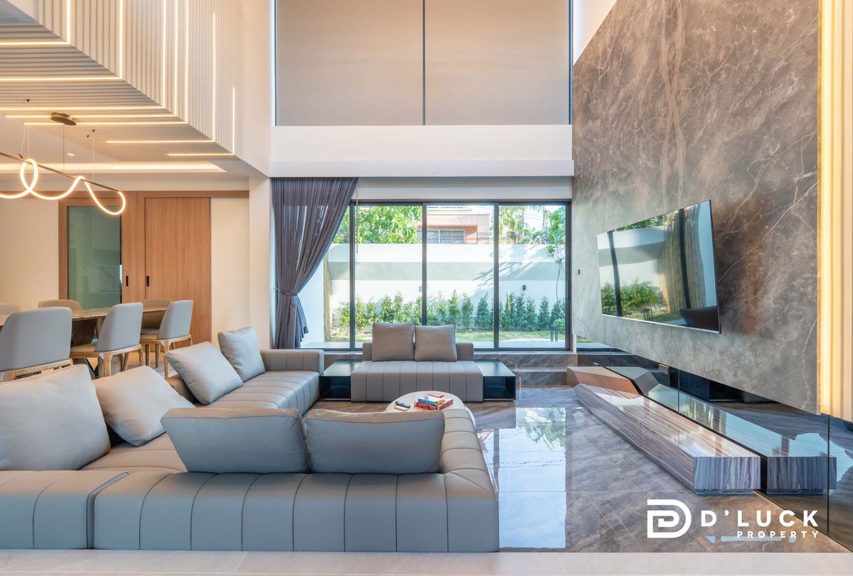 Pattaya, Bangsaen, Chonburi : Selling and renting a house, Pool Villa near the Sea of ​​Jomtien, ready to stay in 7 bedrooms