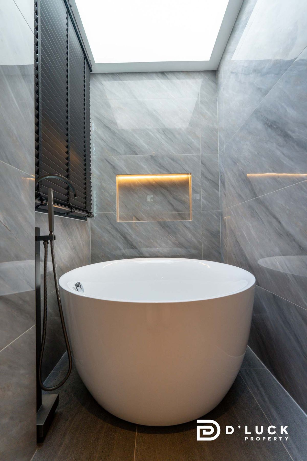 Pattaya, Bangsaen, Chonburi : Selling and renting a house, Pool Villa near the Sea of ​​Jomtien, ready to stay in 7 bedrooms