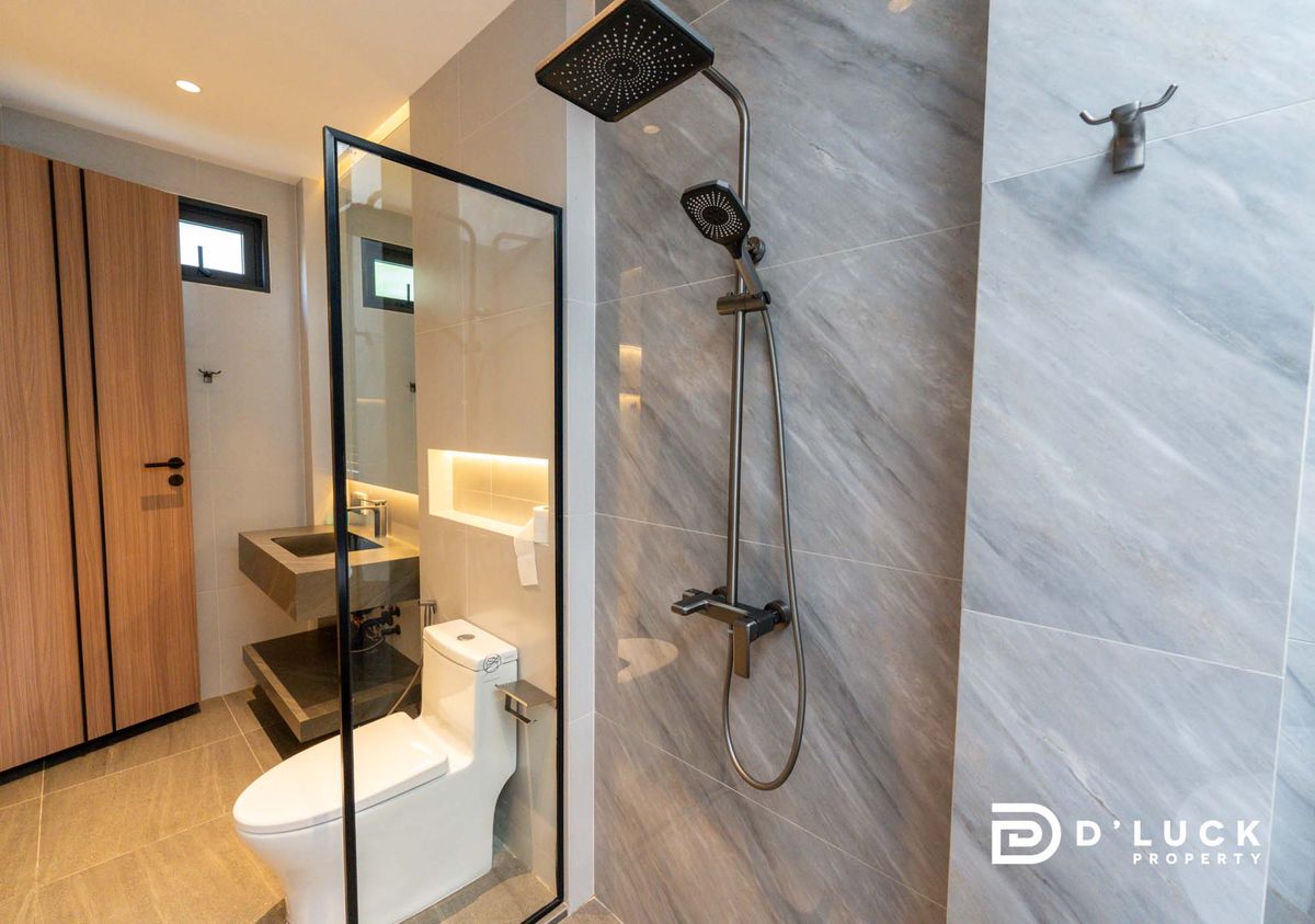 Pattaya, Bangsaen, Chonburi : Selling and renting a house, Pool Villa near the Sea of ​​Jomtien, ready to stay in 7 bedrooms