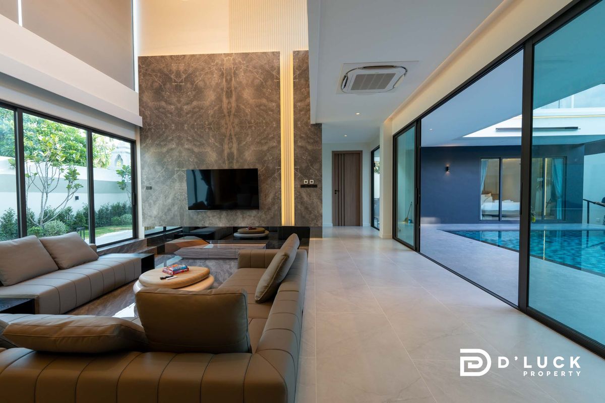 Pattaya, Bangsaen, Chonburi : Selling and renting a house, Pool Villa near the Sea of ​​Jomtien, ready to stay in 7 bedrooms