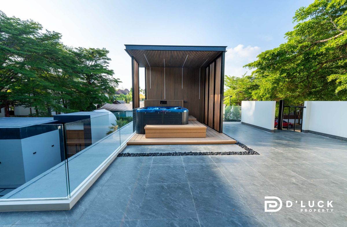 Pattaya, Bangsaen, Chonburi : Selling and renting a house, Pool Villa near the Sea of ​​Jomtien, ready to stay in 7 bedrooms