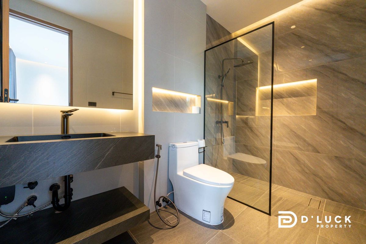 Pattaya, Bangsaen, Chonburi : Selling and renting a house, Pool Villa near the Sea of ​​Jomtien, ready to stay in 7 bedrooms