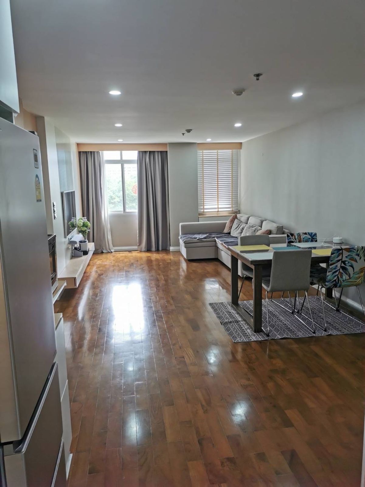 For RentCondoSilom, Saladaeng, Bangrak : Prapada Silom, a new renovated room, very beautiful, ready to move in condo low rise
