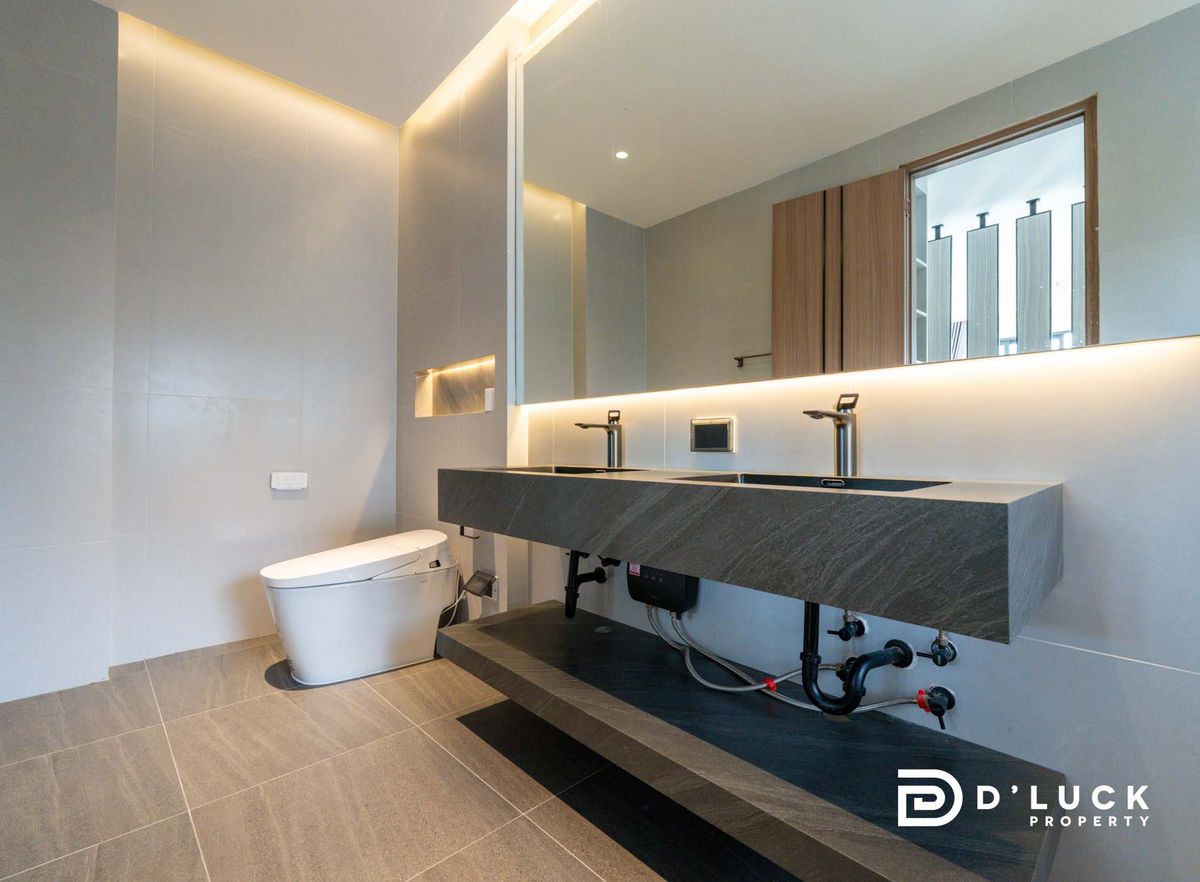 Pattaya, Bangsaen, Chonburi : Selling and renting a house, Pool Villa near the Sea of ​​Jomtien, ready to stay in 7 bedrooms