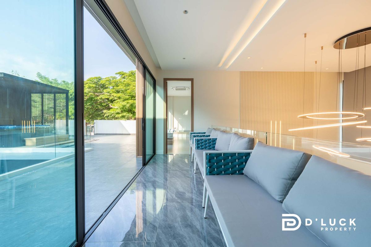 Pattaya, Bangsaen, Chonburi : Selling and renting a house, Pool Villa near the Sea of ​​Jomtien, ready to stay in 7 bedrooms