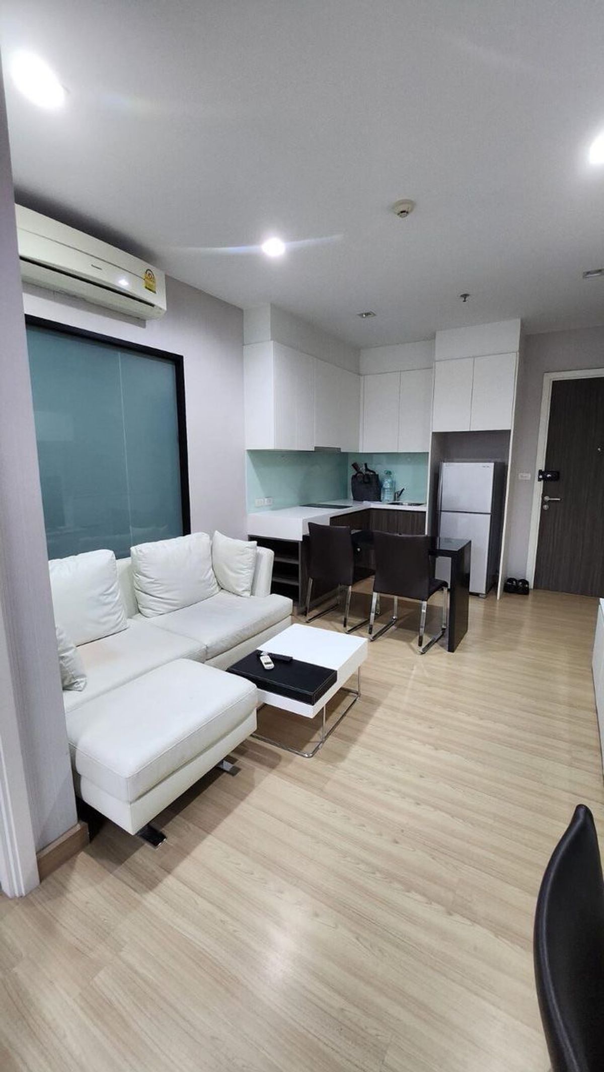 ให้เช่าคอนโดวงเวียนใหญ่ เจริญนคร : [L250418003] สำหรับเช่า Urbano Absolute Sathon - Taksin | 1 ห้องนอน | ขนาด 38 ตร.ม. | ราคาพิเศษ | พร้อมเข้าอยู่