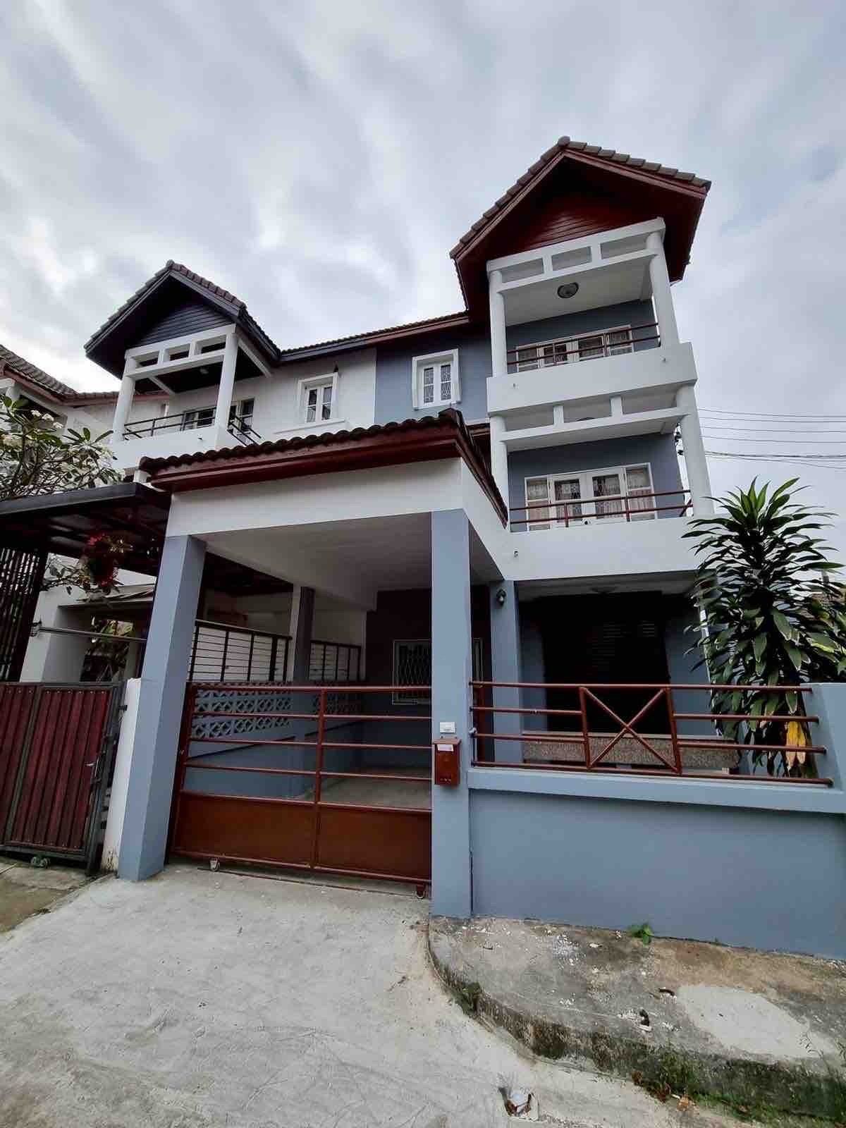 For RentTownhomeChaengwatana, Muangthong : Twin house for rent, 39.7 square wah corner room, 8 meters wide, Pho Kaew Village Prachachuen-Chaeng Watthana