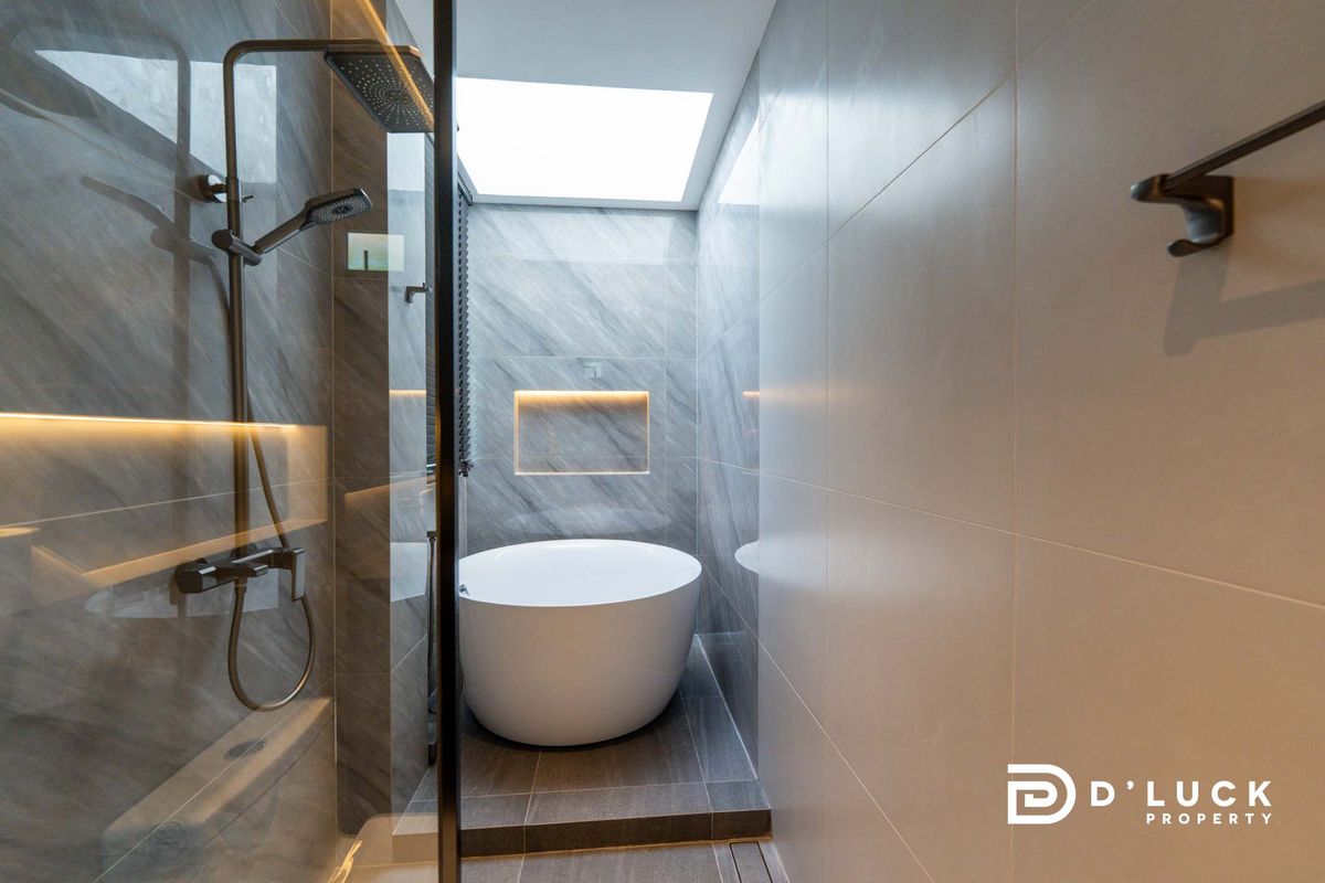 Pattaya, Bangsaen, Chonburi : Selling and renting a house, Pool Villa near the Sea of ​​Jomtien, ready to stay in 7 bedrooms