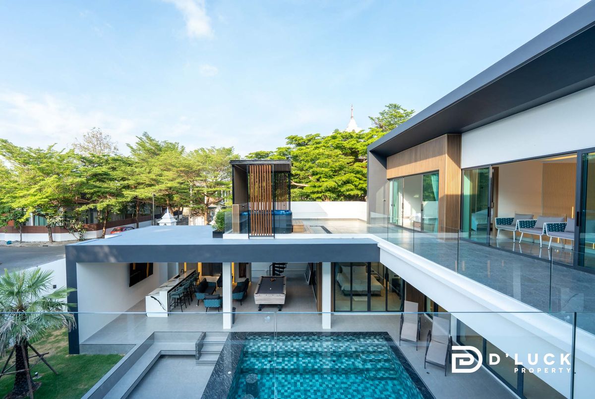 Pattaya, Bangsaen, Chonburi : Selling and renting a house, Pool Villa near the Sea of ​​Jomtien, ready to stay in 7 bedrooms