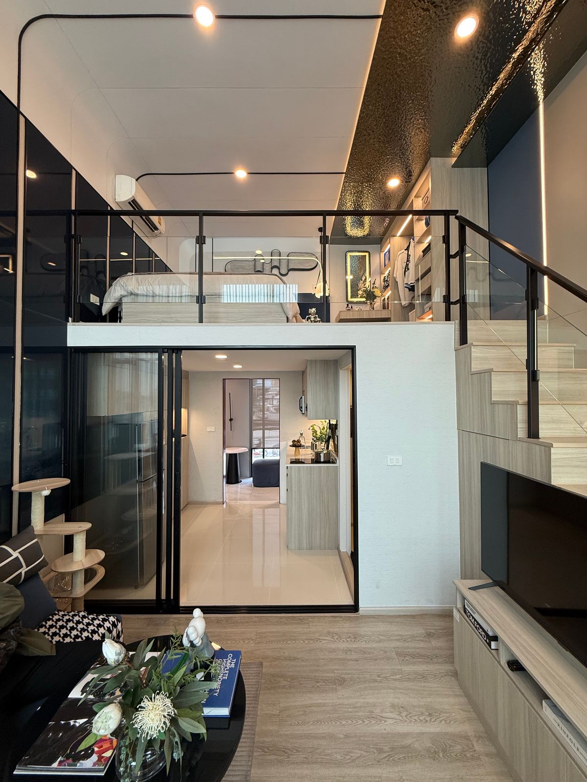 Sale DownCondoChaengwatana, Muangthong : 2 -story condo can raise animals Good room, south view, not hot, prescale price